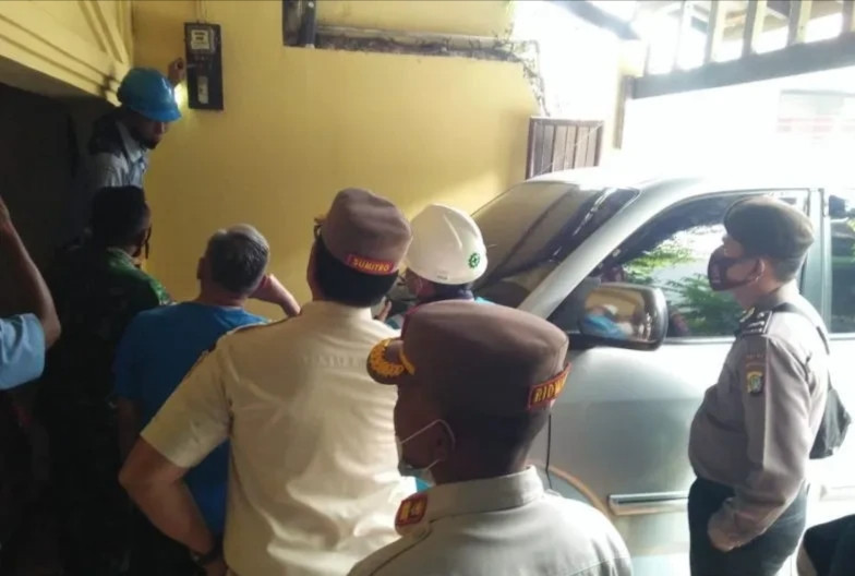 Operasi Penertiban Arus Listrik Digelar Di Palmerah