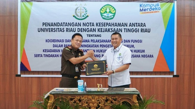 Kejati dan Unri Tanda Tangani Kerjasama Dalam Bidang Hukum