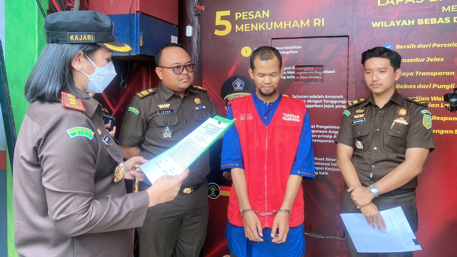 Tersangka Pencurian Sepeda Motor di Rohil Sujud Syukur Perkaranya Dihentikan