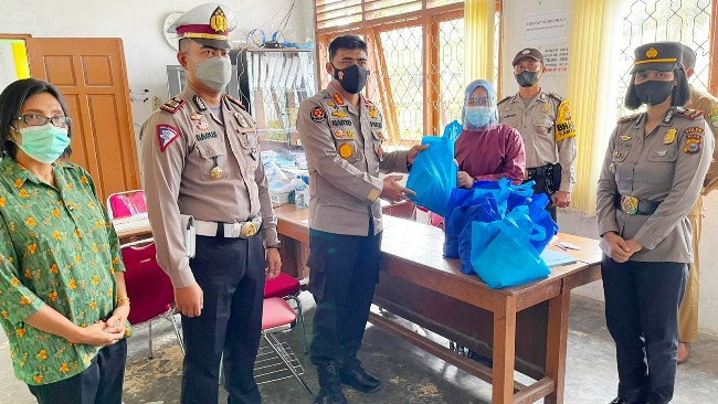 Tim Asistensi Polda Riau Tinjau Vaksinasi di Puskesmas Tambusai Utara I