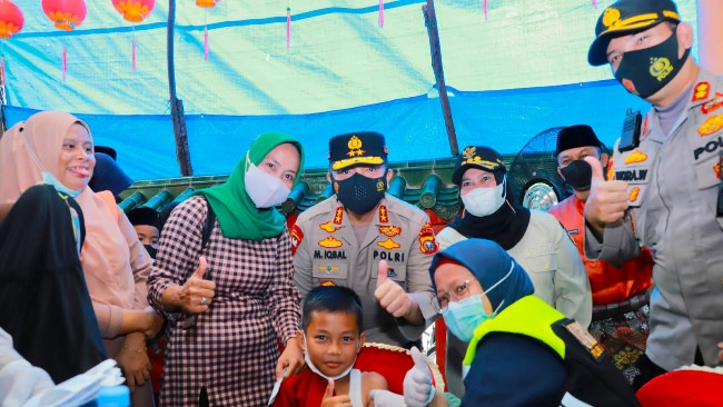 Kapolda Riau Tinjau Vaksinasi Massal Lansia dan Anak-Anak di Bengkalis