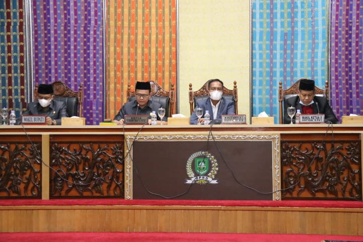 Wakil Bupati Bengkalis menghadiri Rapat Paripurna 