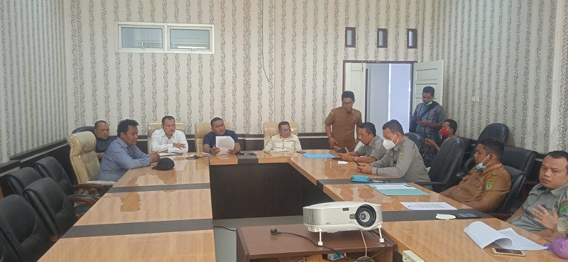 Komisi B Hearing dengan SPR Dan Dinas Perikanan Rohil
