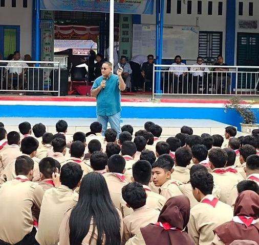 _276_Ketua-Umum-JMSI-Motivasi-Siswa-SMPN-1-Padangsidimpuan--Tanya-Siapa-yang-Mau-Jadi-Astronot.jpg