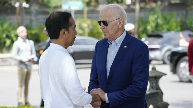 Biden Tersandung di Tahura Bali, Langsung Dibantu Jokowi