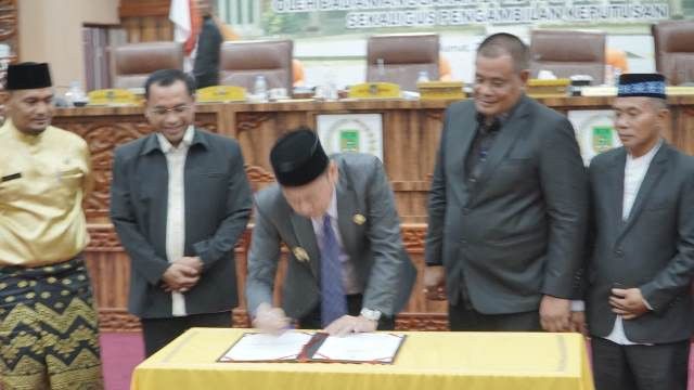 APBD-P Rohil 2,4 Triliyun, Jumat Malam Kemaren Disahkan