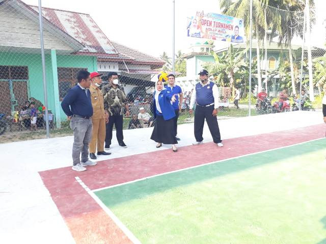 Ketua DPC Demokrat Kampar,Anggota DPRD Riau  Hj.Eva Yuliana.SE Buka Turnamen Volley.