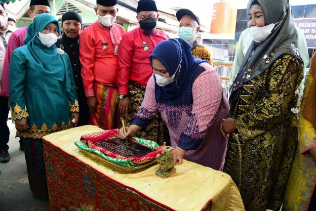 Bupati Bengkalis Melaunching Buku Legenda Kelurahan Gajah Sakti 