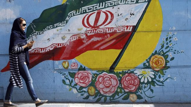 Demo Menggila, Iran Kaji Ulang Aturan Wajib Hijab