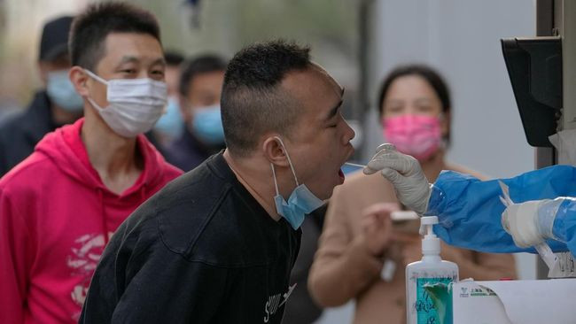 Kenapa Covid China Naik Lagi sampai Warga Positif Diminta Tetap Kerja?