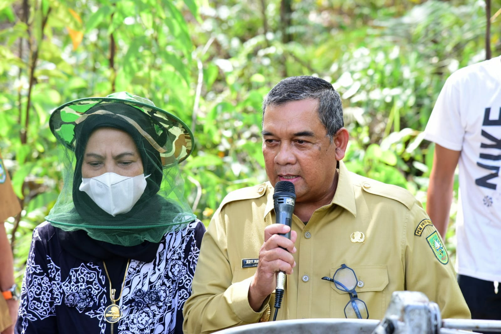 Bupati Bengkalis Dampingi Wagubri Tinjau Budi Daya Madu di Bandar Laksamana