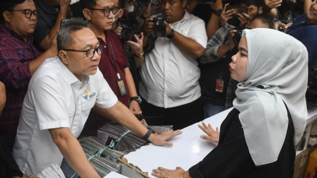 Zulhas Dicurhati Pedagang: Harga Grosir Rp7 Ribu, TikTok Shop Rp4 Ribu