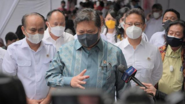 Airlangga Ingatkan Pergeseran Kasus Aktif Covid-19 ke Luar Jawa-Bali