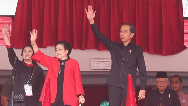 PDIP ke Jokowi: Kalau Mau Cawapres Lain Mestinya Izin Dulu ke Megawati